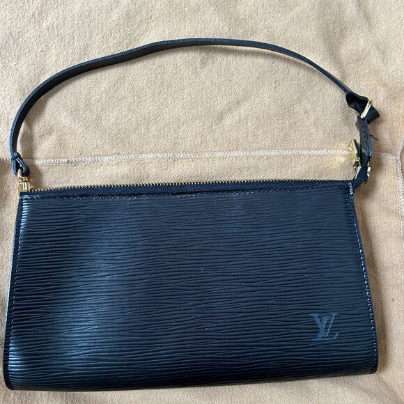 LOUIS VUITTON BLACK EPI LEATHER POCHETTE POUCH BAG - Picture 5 of 16